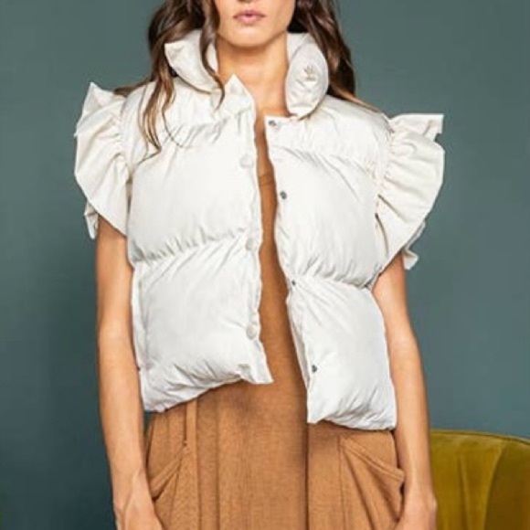Bucket List Boutique Cream Puffer Vest - Picture 1 of 13